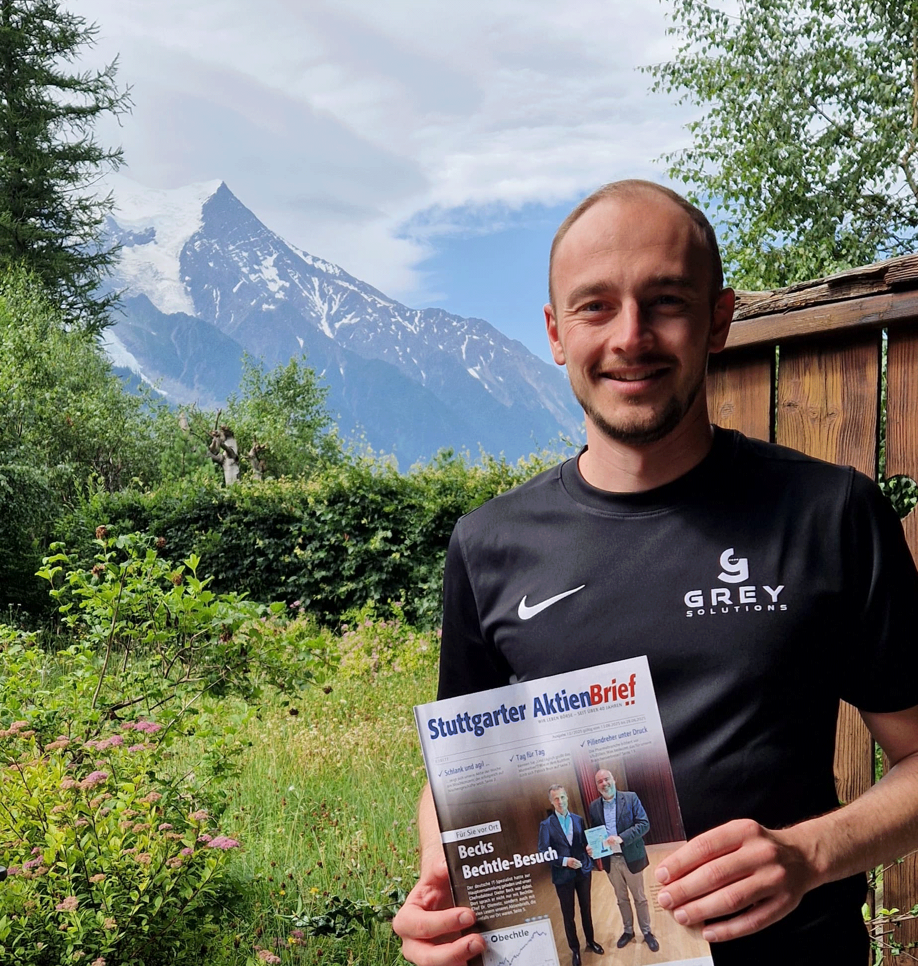 Leser mit Heft in der Hand