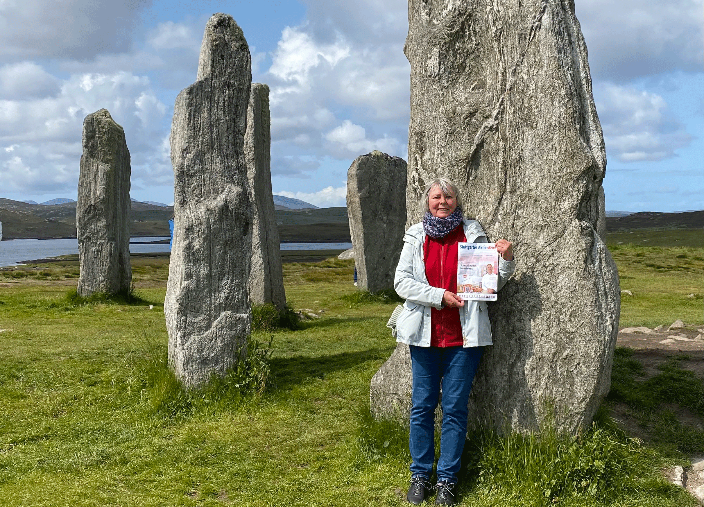 Leserin vor Stonehenge